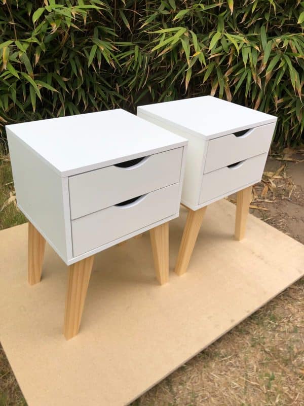 Velador nórdico blanco con patas de madera - Imagen 5