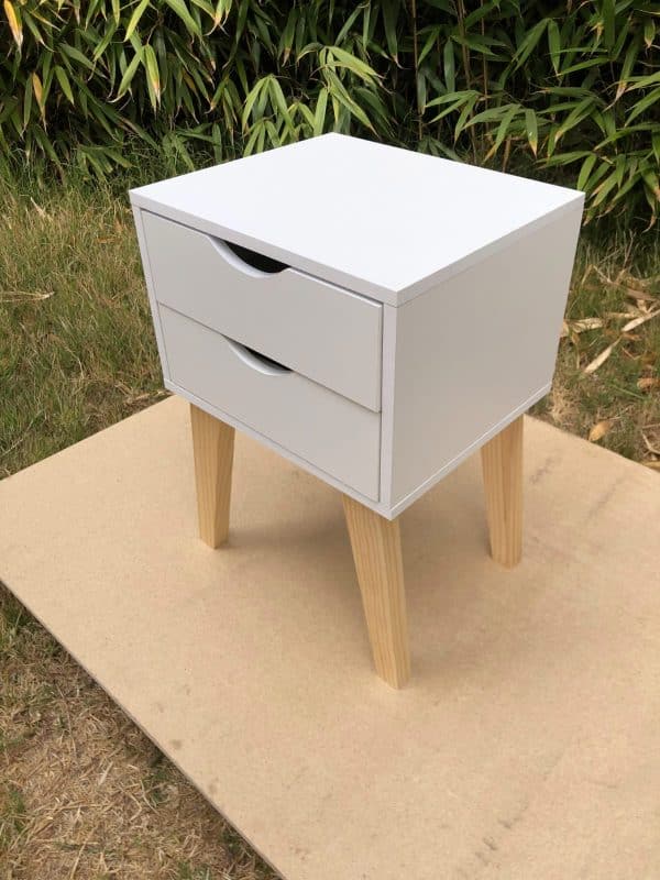 Velador nórdico blanco con patas de madera - Imagen 2