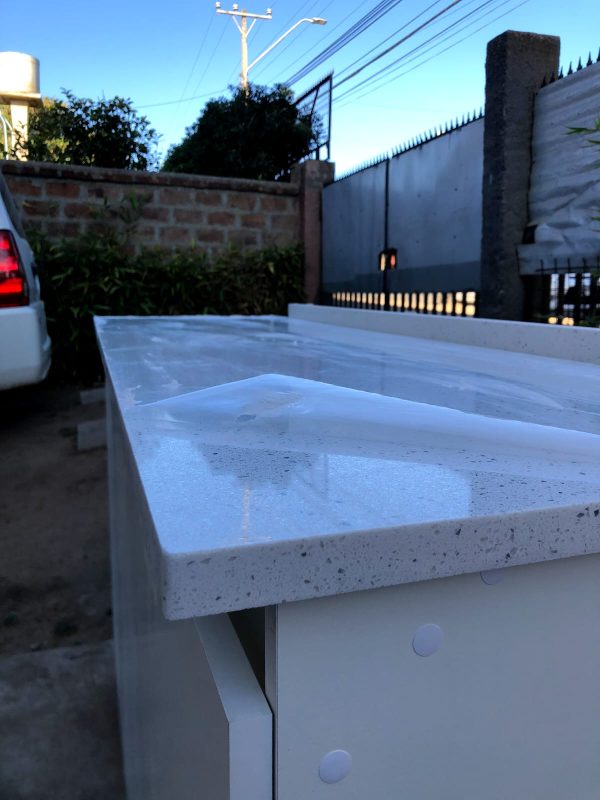 Mueble de Cocina de Melamina Blanca con Cubierta de Cuarzo Blanco Galaxy – 3 Puertas, Diseño Moderno - Imagen 5