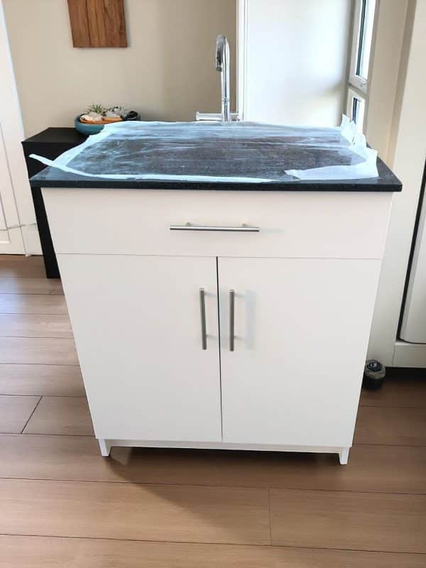 Mueble de Cocina blanco con cubierta de cuarzo negro galaxy - Imagen 2