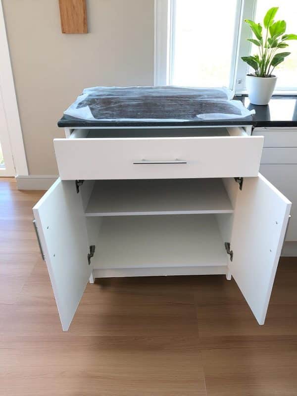 Mueble de Cocina blanco con cubierta de cuarzo negro galaxy - Imagen 3