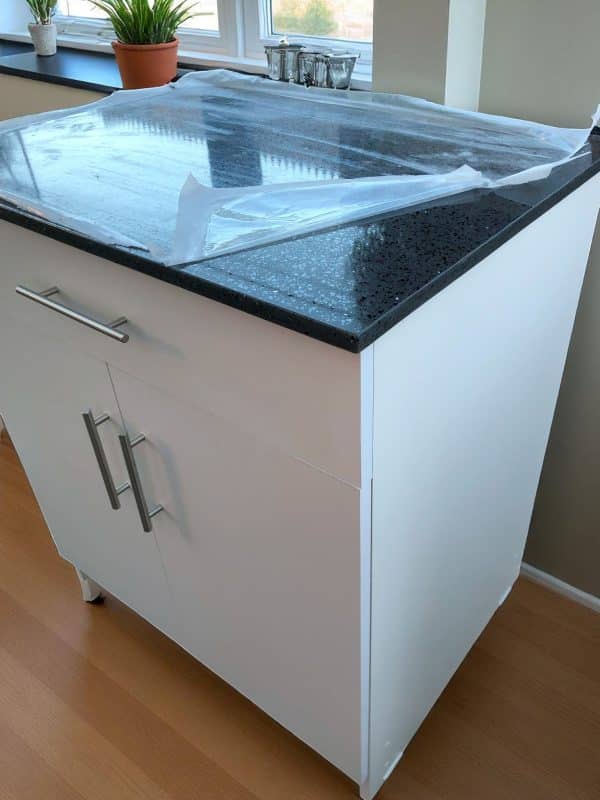 Mueble de Cocina blanco con cubierta de cuarzo negro galaxy - Imagen 4