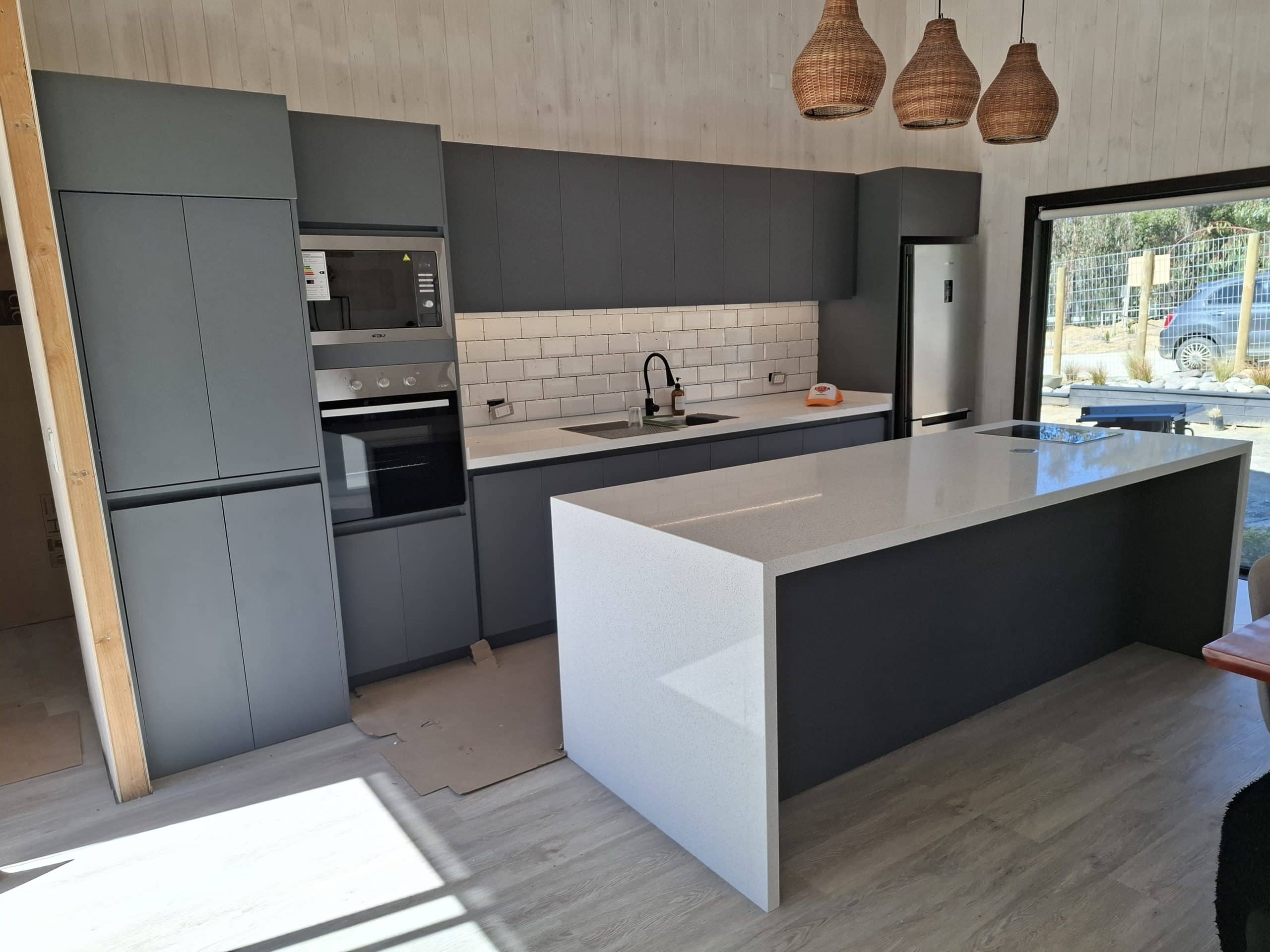 Muebles de Cocina en Algarrobo: Diseños a Medida con Melamina de Calidad