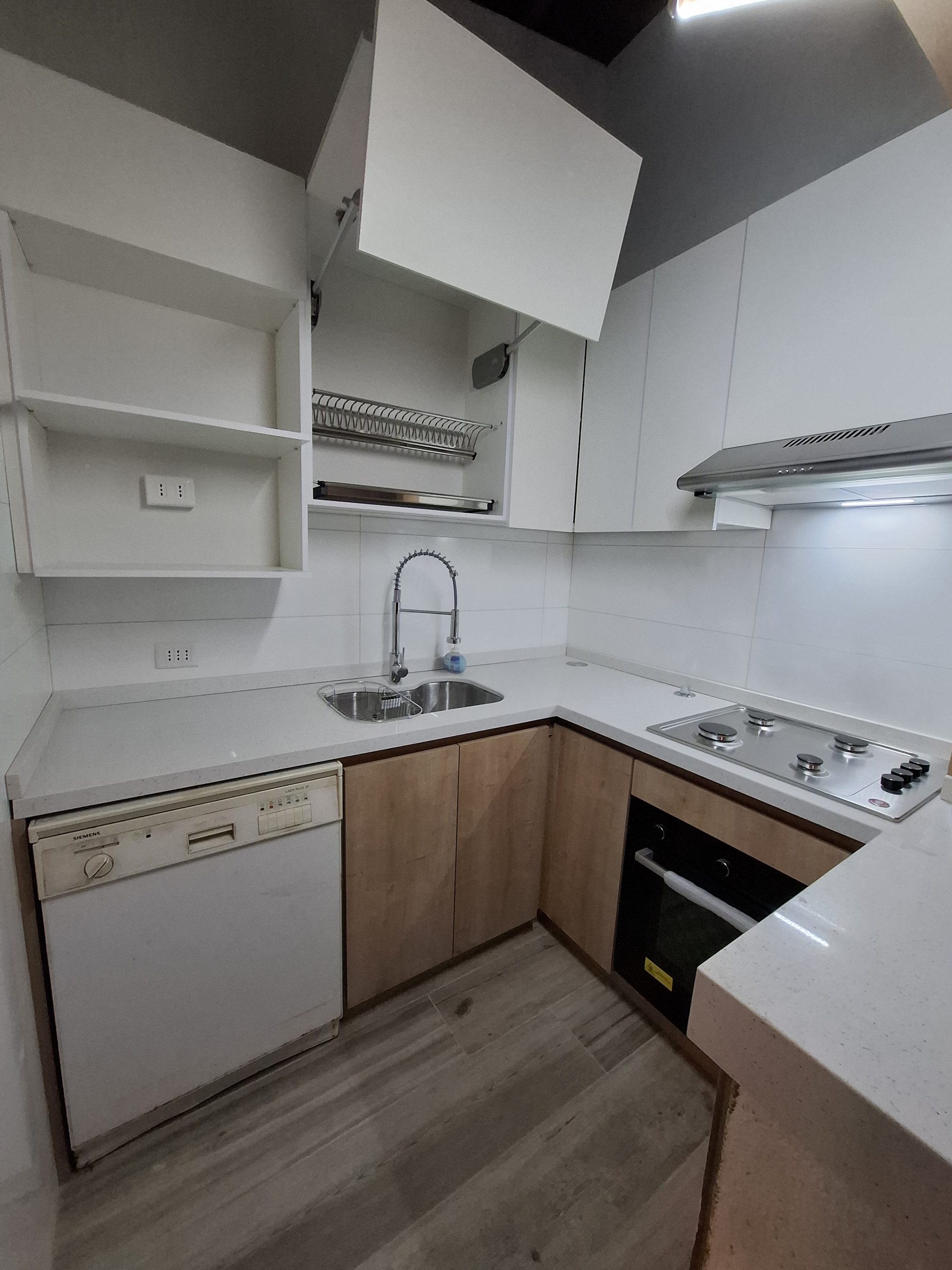 Cómo Modernizar una Cocina Pequeña con Diseño Inteligente