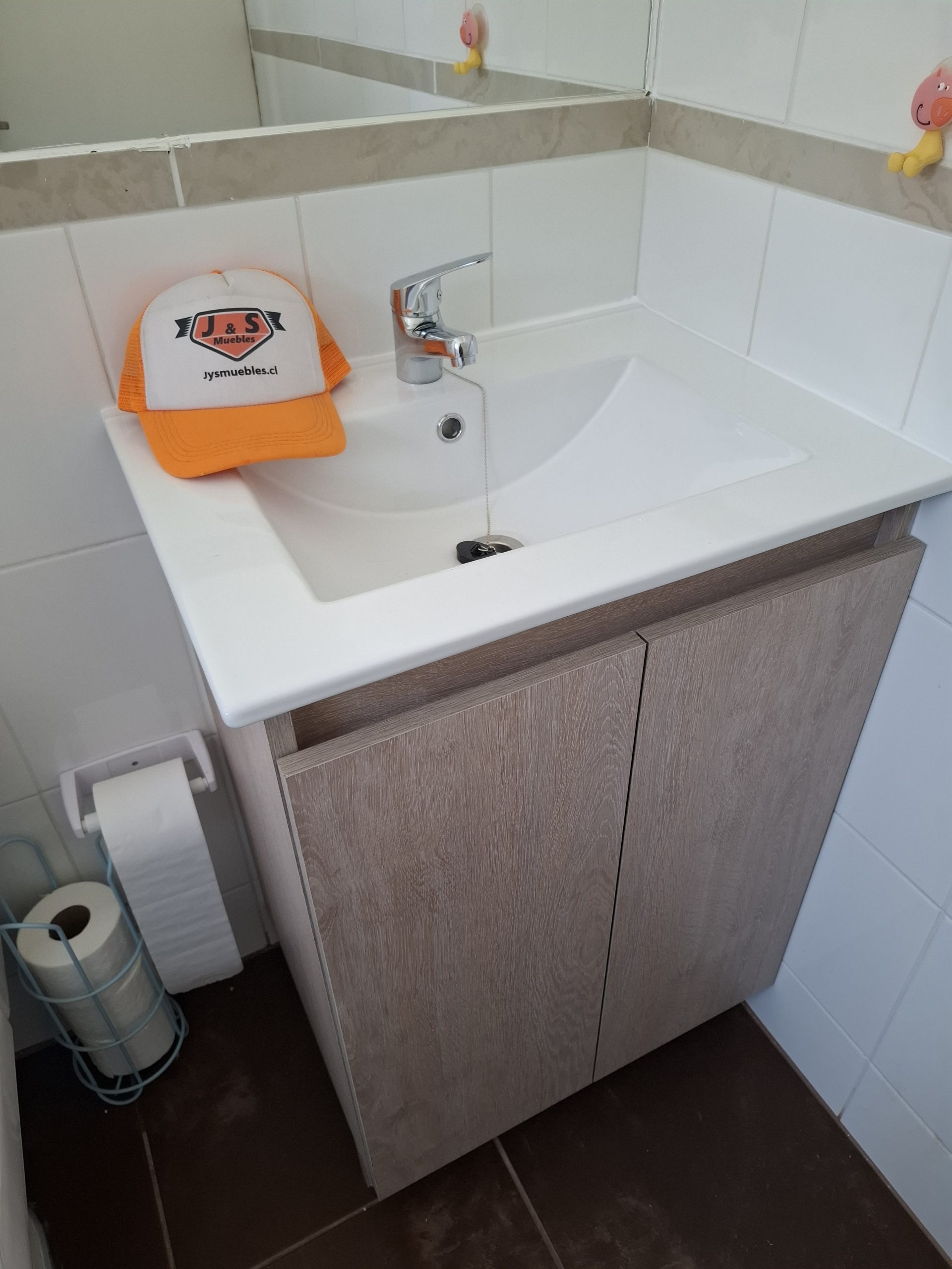 Mueble vanitorio a medida cerrado optimización de espacio JyS Muebles